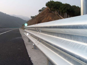 Vangrail van het warmgewalste Rol de Gegalvaniseerde Staal voor het Systeem van de Autosnelwegvangrail